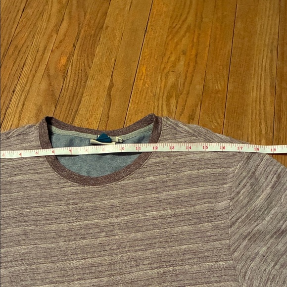 Men's Casual Gray Striped Tee - Picture 4 of 11